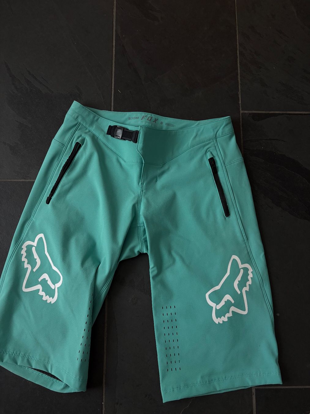 Fox Canottiere & Pantaloni: FOX Trikot & Shorts Damen Türkis – Usato da Mürren venduto da mic_jv28 2
