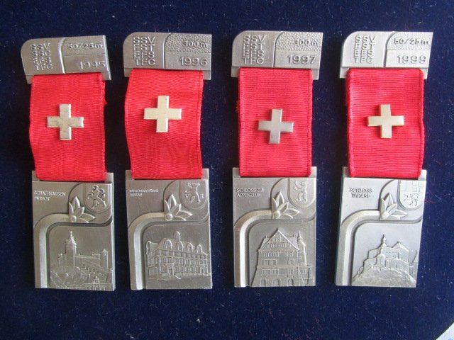 Medaillen: 4 X Eidg. Feldschiessen 300 Meter  1995 -1996 -1997 - 1999 – Neu (gemäss Beschreibung) aus Luzern von Horoskop1