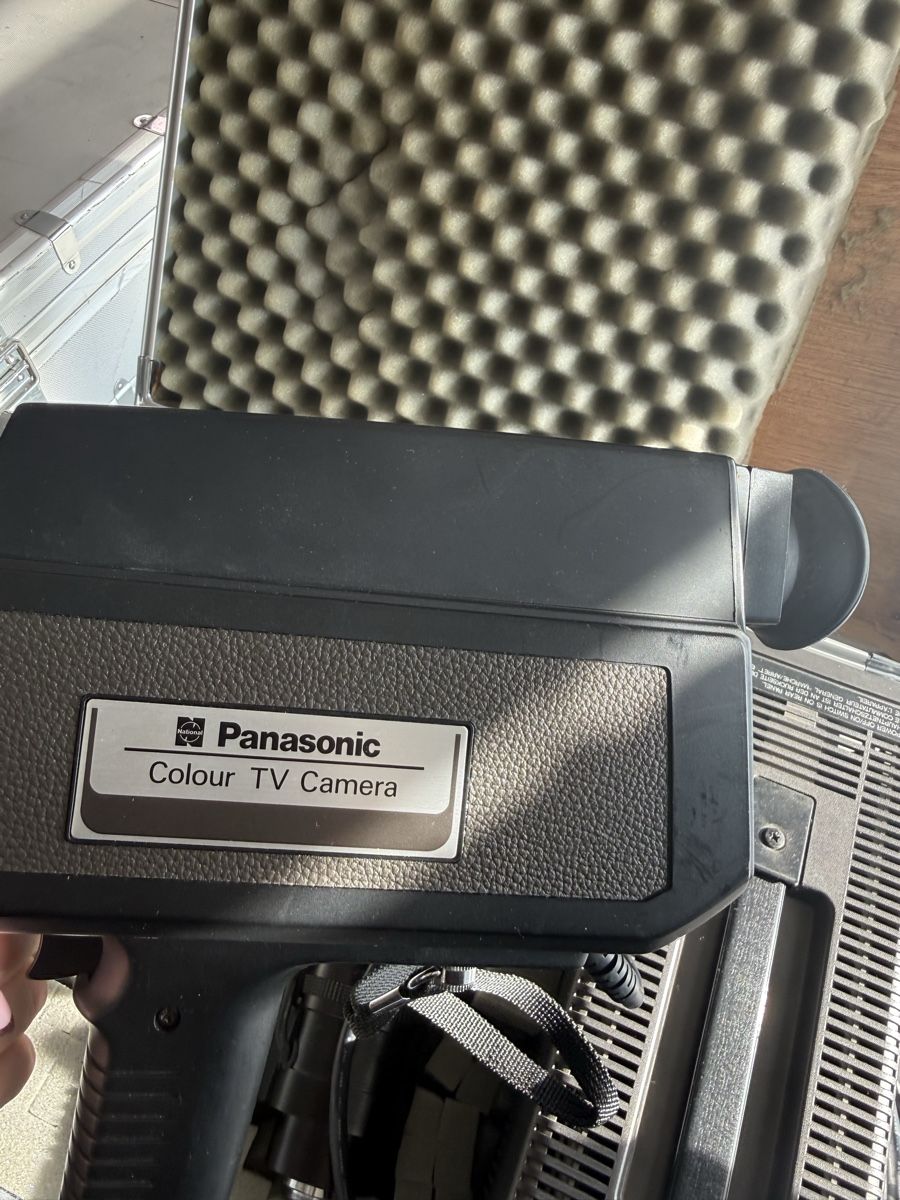 Panasonic Videocamere: Panasonic Colour TV Camera - Vintage / Broadcast Kamera – Usato da Zürich venduto da altstetten 3