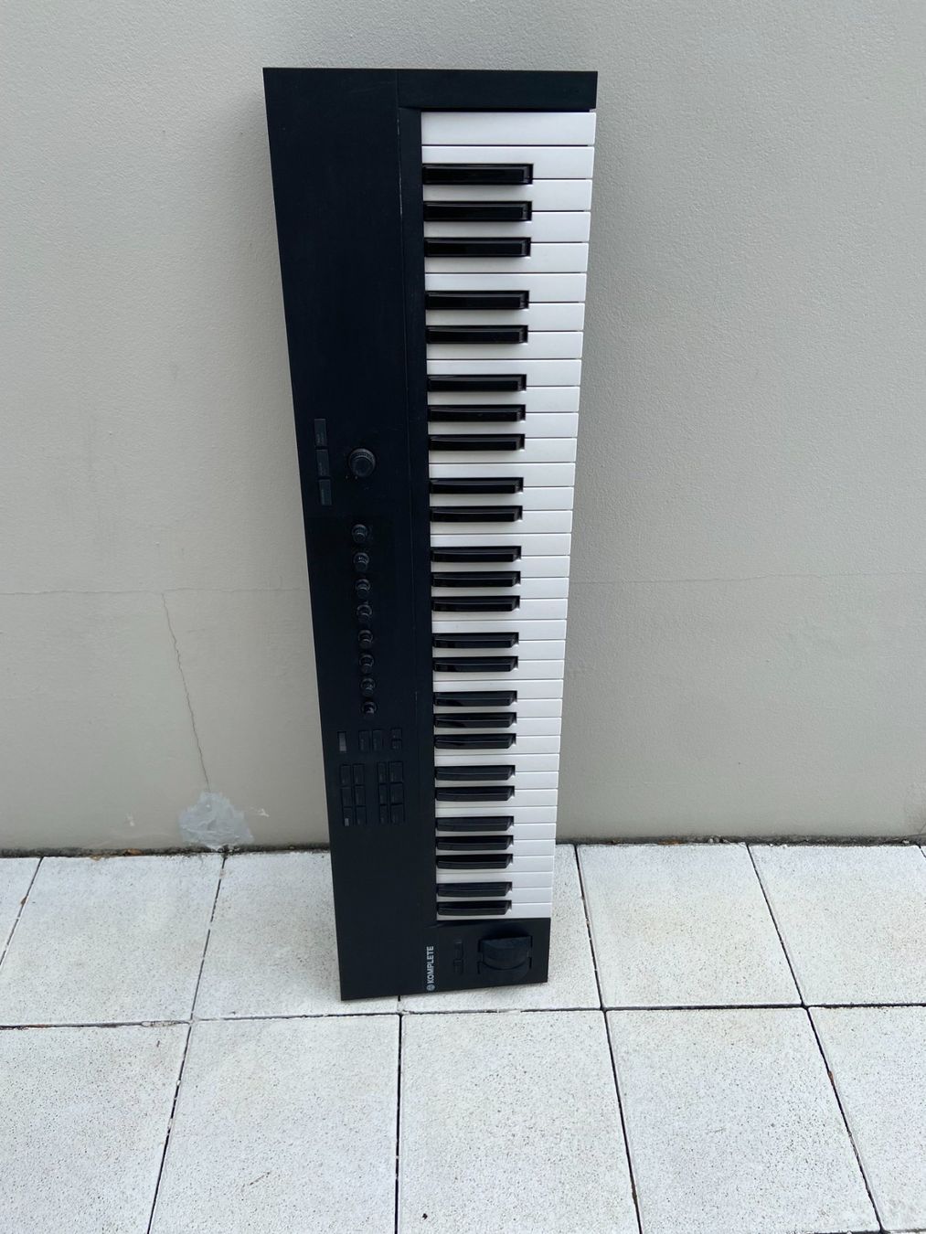 Native Instruments Strumenti musicali: Clavier Native Instrument A61 Komplete Kontrol – Usato da La Sarraz venduto da tos_5xcx