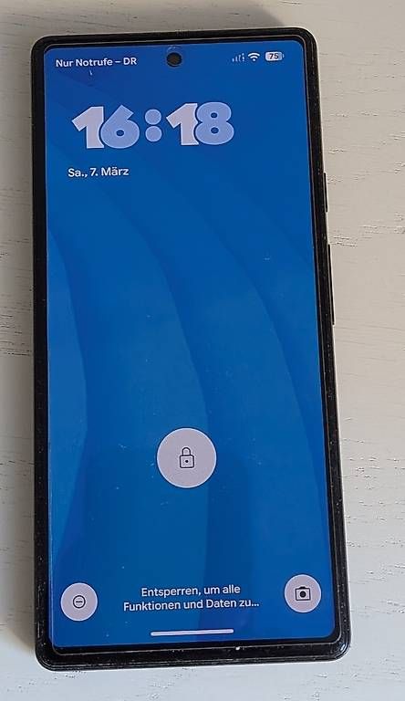 Telefoni cellulari / Smartphones: Google Pixel6a - 128 GB, Charcoal, 6.10", SIM + eSIM, 5G – Usato da Warth venduto da intros