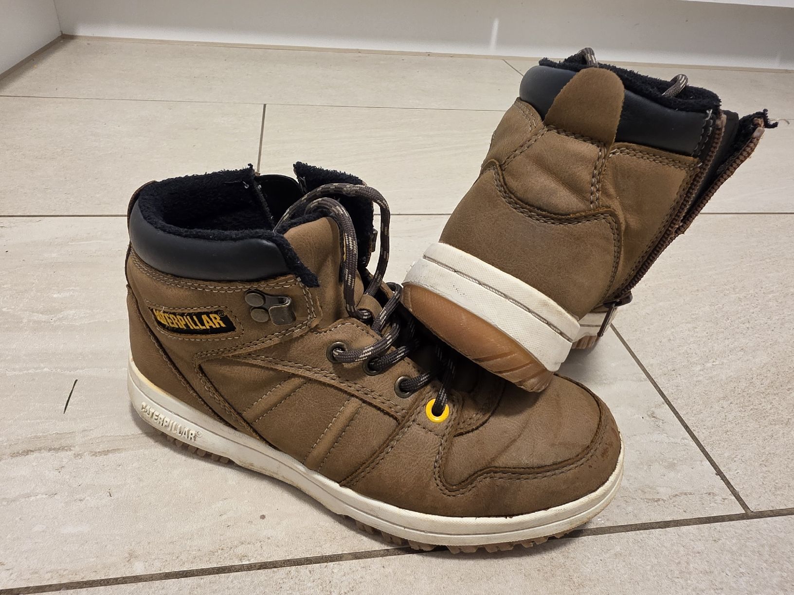 Caterpillar Scarpe per ragazzi: Caterpillar Schuh gr 33 – Usato da Rümlang venduto da Franny93 1