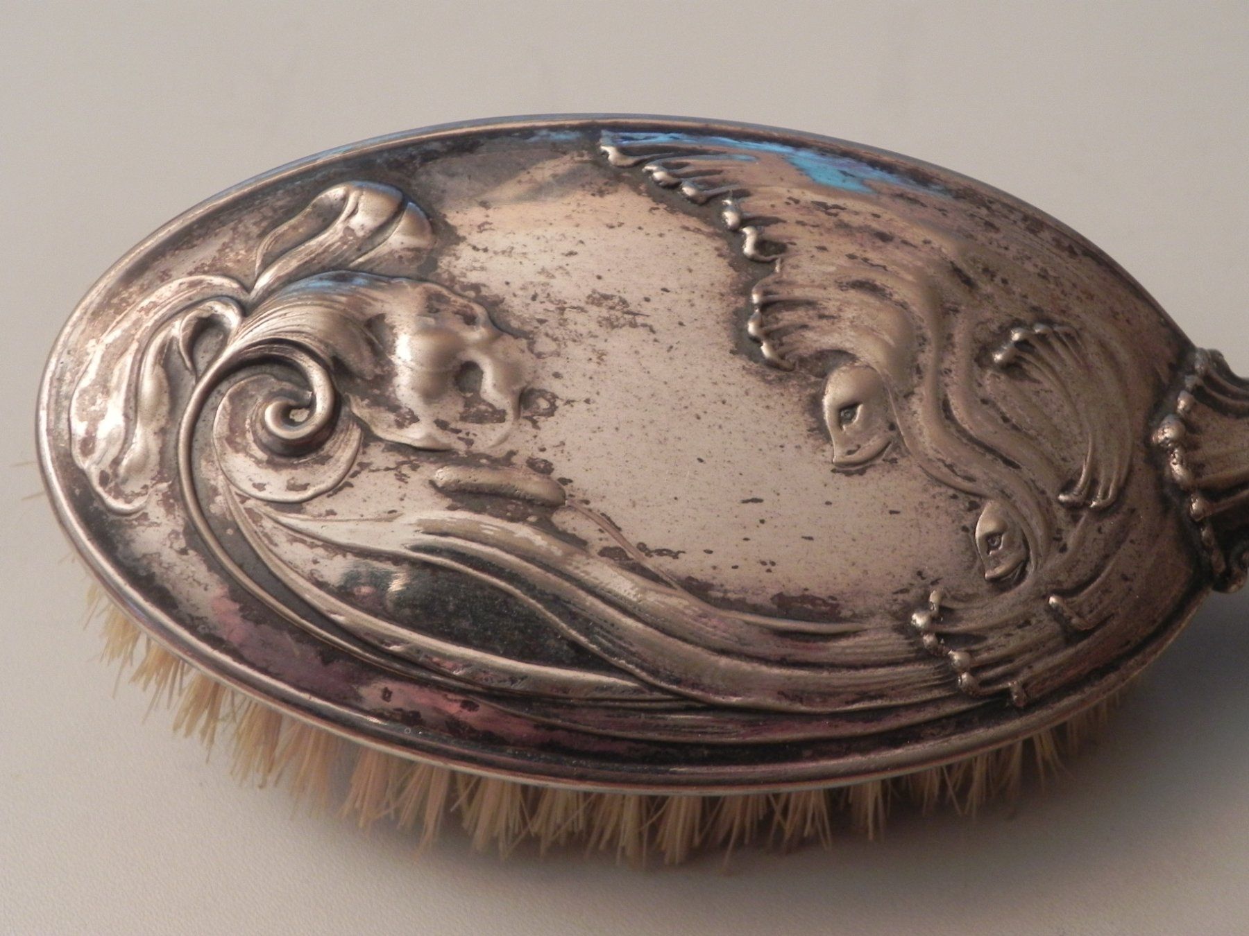 Altro per la cura dei capelli: Alte Haarbürste - Art Nouveau? Versilbert? – Usato da Minusio venduto da Lory64 1