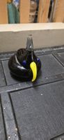 Glasfigur Vogel schwarz gelber Schnabel blaue Augen Deko