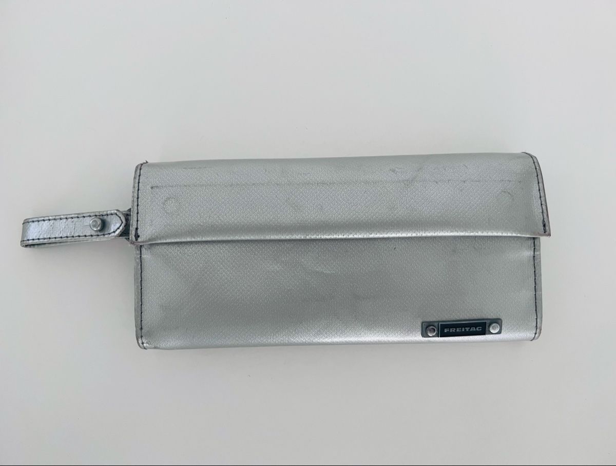 Freitag Portemonnaies: Freitag Reference Woodhull silver – D'occasion à Losone par Annja93
