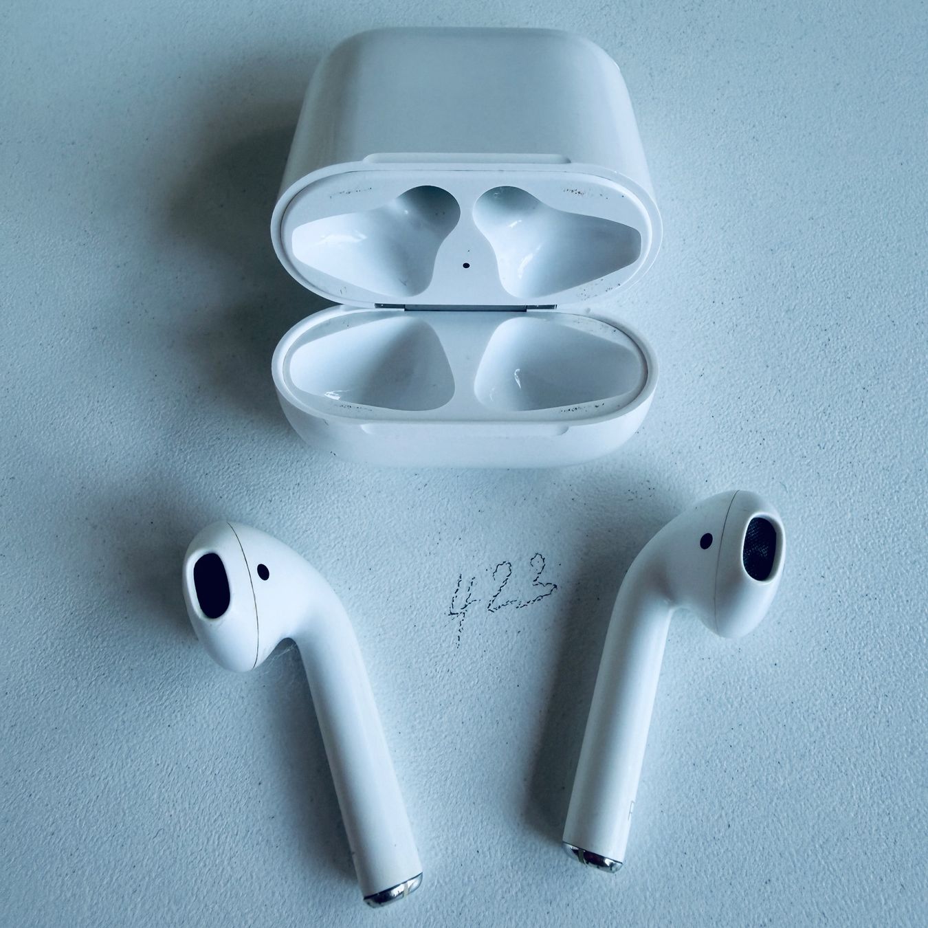 Apple Kopfhörer: Original Apple AirPods 2 Gen. Wireless Kopfhörer & Case – Gebraucht aus Basel von MY.AIRPODS.SHOP 1
