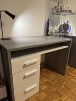 Deux bureaux enfants