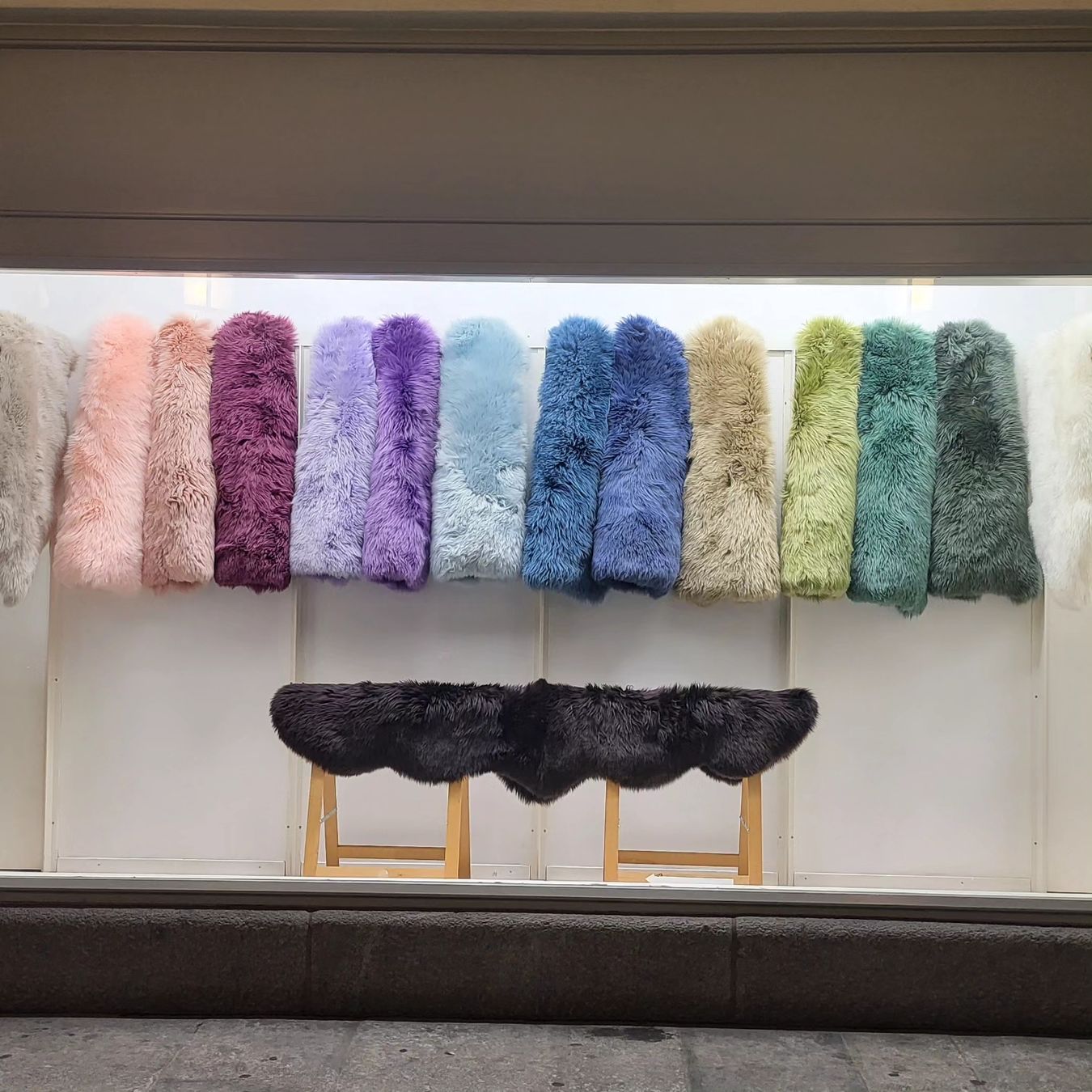 Tappeti: Lammfell in der Farbe weiss – Nuovo e nell'imballaggio originale da Neuhausen am Rheinfall venduto da Lambskin 1