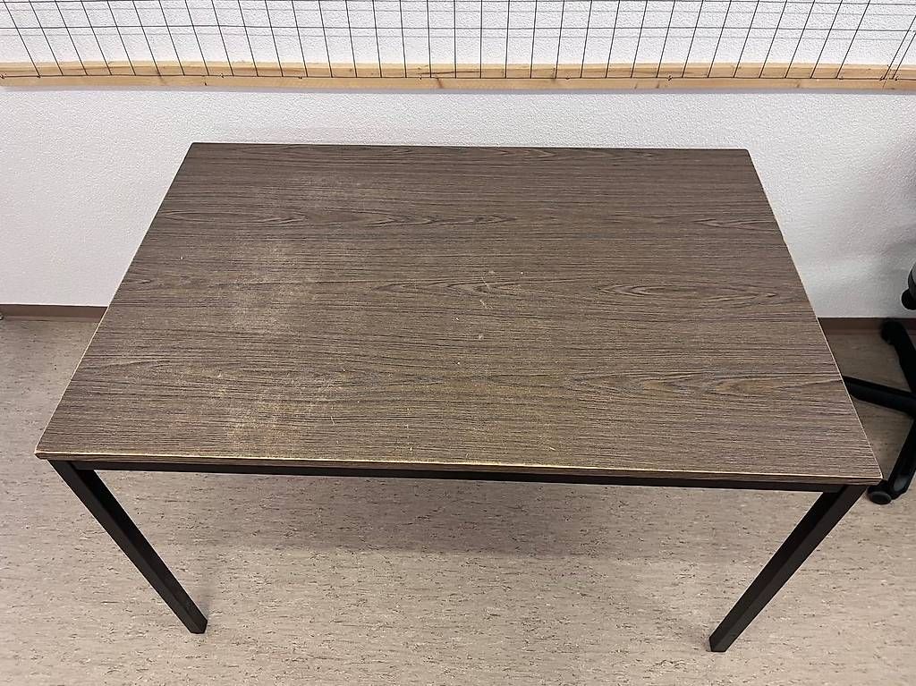 Tische: Tisch mit Holzplatte und schwarzen Beinen – Gebraucht aus Konolfingen von wullehus 2