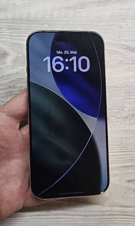 Telefoni cellulari / Smartphones: Iphone 16 Pro  128Gb Natural Titan – Usato da Basel venduto da Larabasel90 1