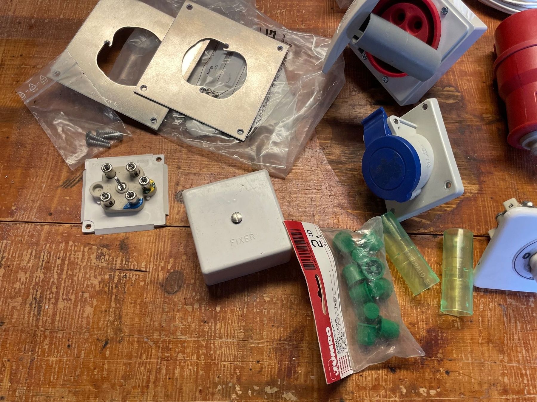 Stecker: Verschiedene Elektriker-Bauteile, Ab Fr. 1.-- – Gebraucht aus Rafz von stg101 3