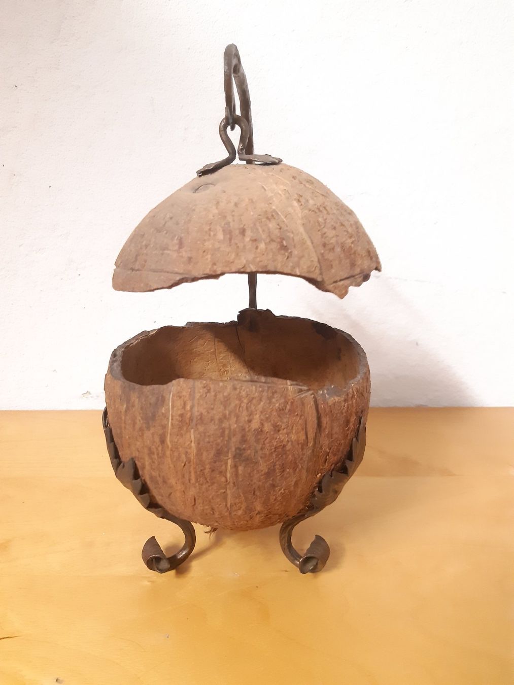Statuette: Little coconut and iron object – Usato da Verscio venduto da giamma1985 1