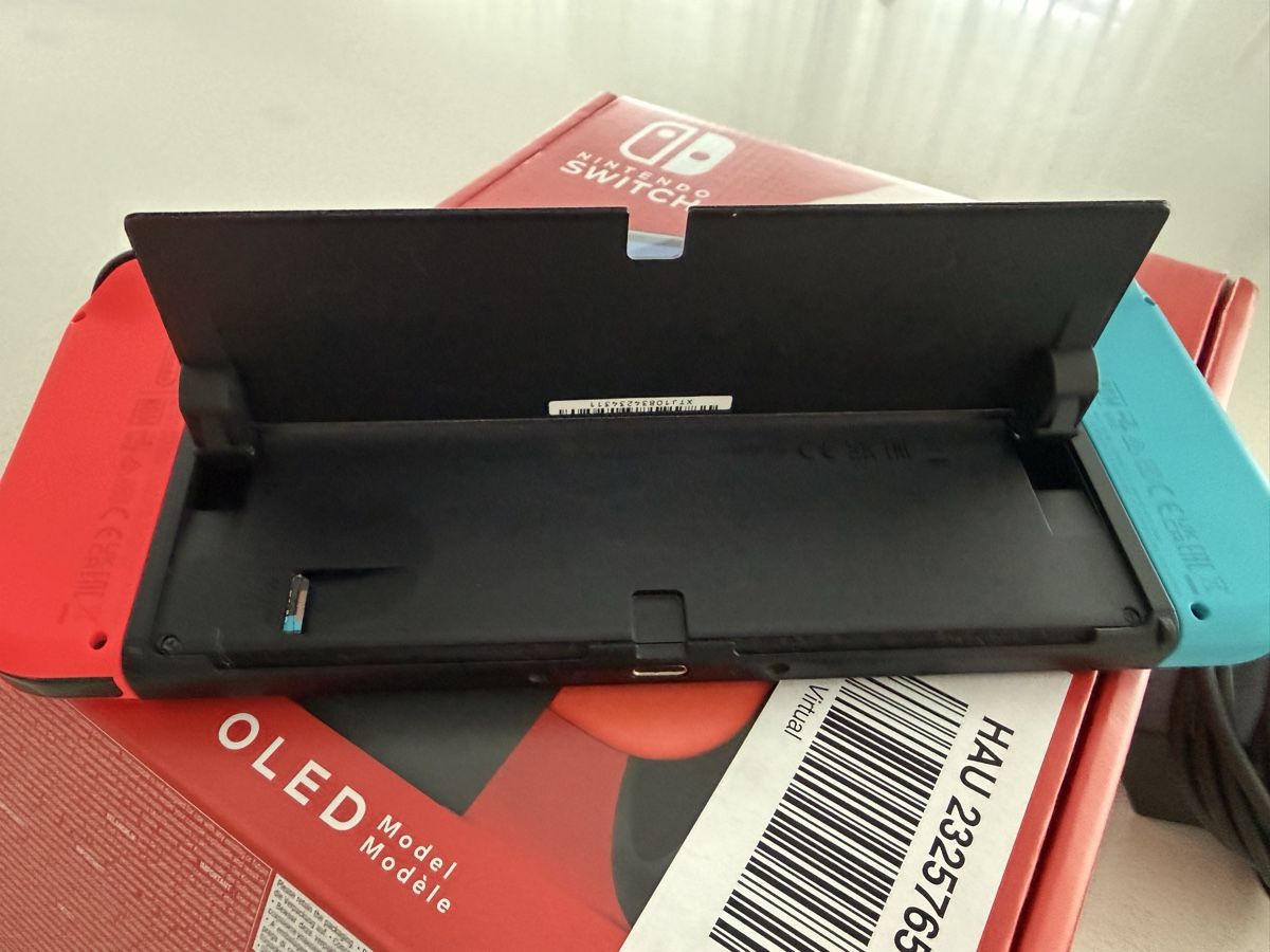 Nintendo Console: Nintendo Switch OLED Bundle! In guarantee 09/26 – Nuovo (secondo la descrizione) da Meggen venduto da Petra-Arte 4