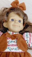 Puppe Mädchen mit Locken ohne Ständer 80er/90er Jahre