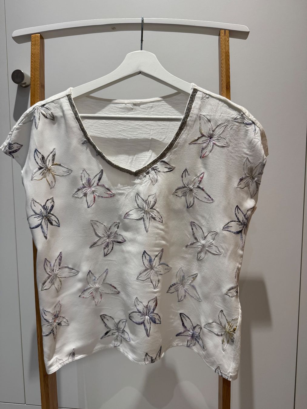 Top: Sommerliches Top mit Blumenmuster, Grösse 34-36 – Usato da Aarau venduto da Ruta_Ra
