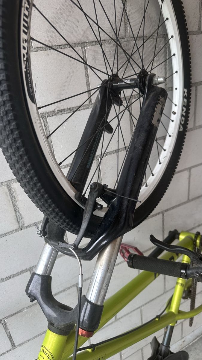 Commencal Biciclette: 2 Dirtbikes Gelb und violett – Usato da Zizers venduto da roberto_claudio 2