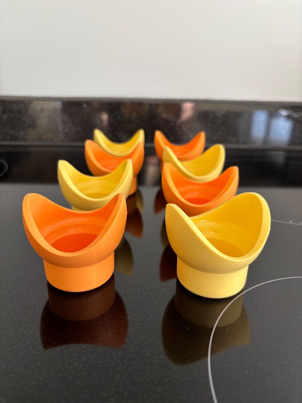 Altre Stoviglie: 8 Stk. Tupperware Eierbecher – Usato da Stalden (Sarnen) venduto da Jakisa 2