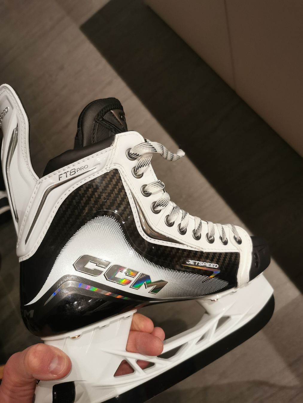 Ccm Pattini da ghiaccio: Brandneue CCM FT8 Pro white Profischlittschuh – Nuovo e nell'imballaggio originale da Niederuzwil venduto da Muzzi15 3
