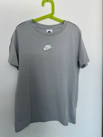 T-shirt Nike gris taille 137-147 cm