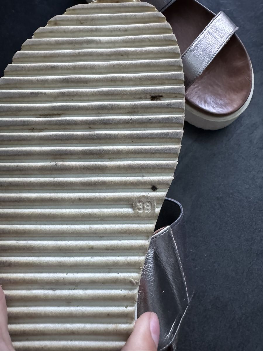 Scarpe da donna: Cool bronze summer sandals, size 39 - great condition! – Usato da Sarnen venduto da NataschaaM 2