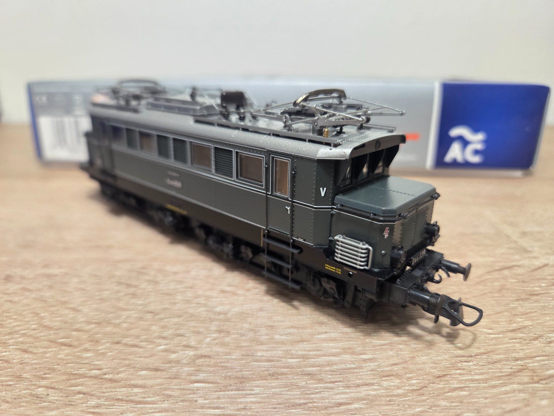 Roco Modelleisenbahnen: Roco 78542 E-Lok E44 039 DRG Digital H0 – Neu und originalverpackt aus St-Aubin-Sauges von Lo_Go 3