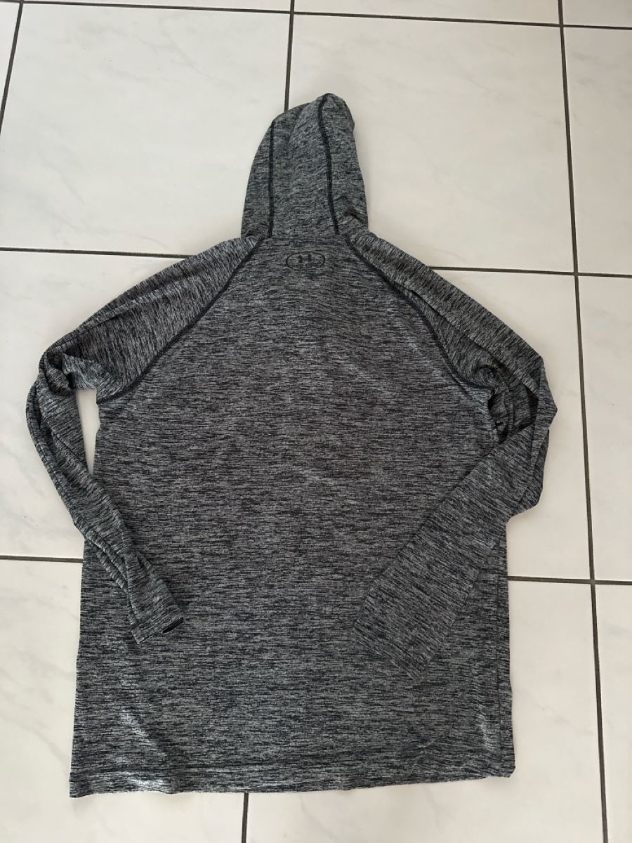 Under Armour Pullover & Sweatshirts: Under Armour Pullover mit Kapuze Anthrazit Gr. M – Gebraucht aus Wileroltigen von torro11 2