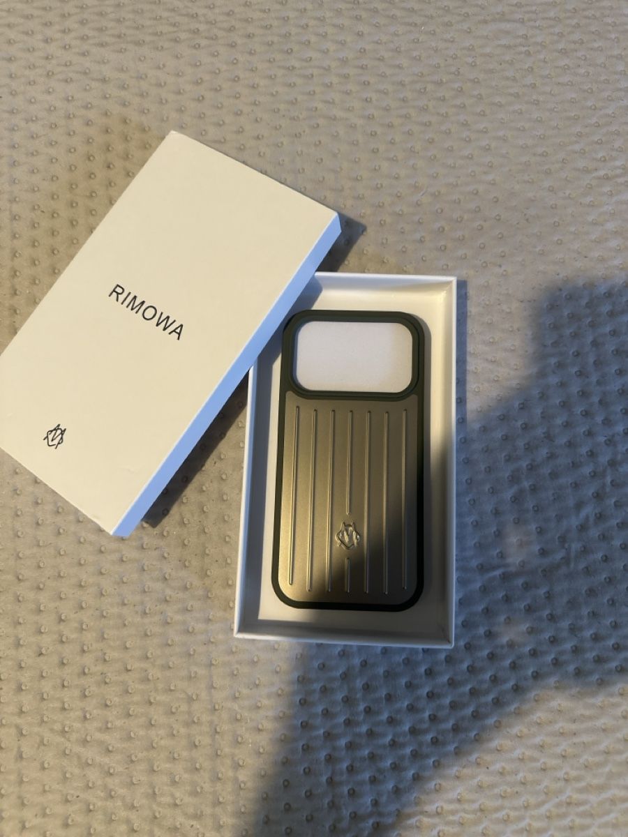 Apple Coques & Protection écran: Coque iPhone 17 Pro RIMOWA – Neuf avec emballage d'origine à Renens VD par acc_x6fw