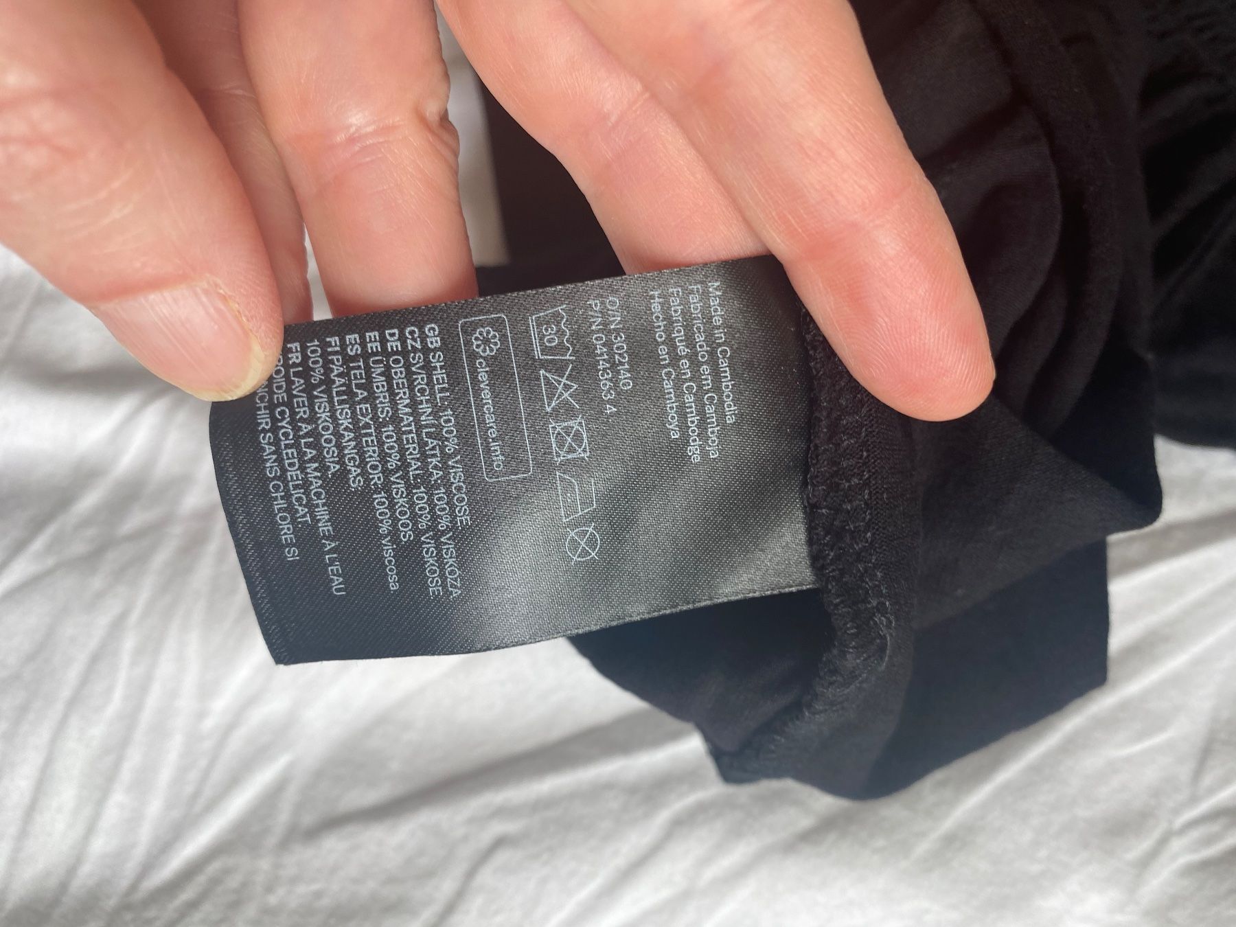 H&M Top: Top noir H&M viscose taille S Boho – Usato da Küssnacht am Rigi venduto da FFKA 2