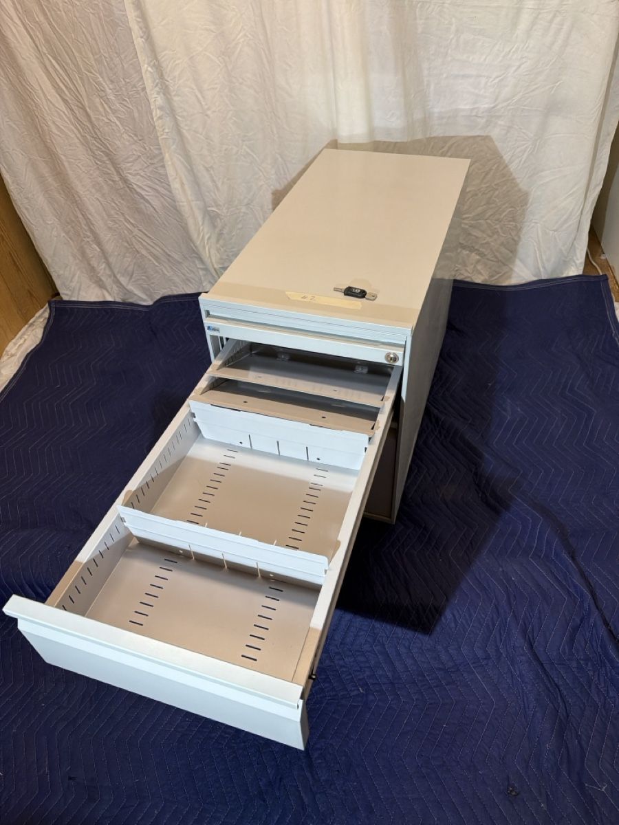Lista Korpus: Lista Office Kopus mit Rollen abschliessbar #2 – Gebraucht aus Rehetobel von ZM81 2