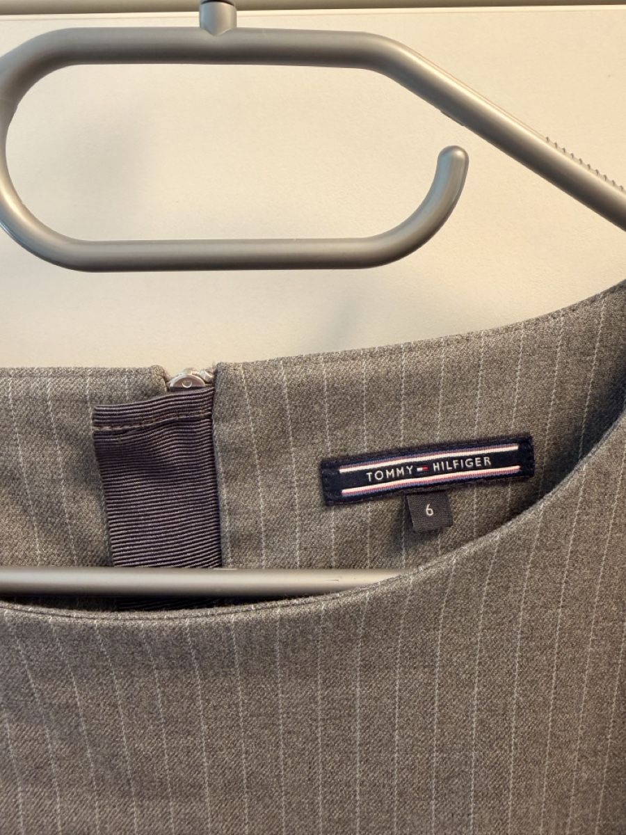 Tommy Hilfiger Vestiti: Tommy Hilfiger Kleid grau gestreift Grösse 6 – Nuovo (secondo la descrizione) da Zürich venduto da Vanilglace 1