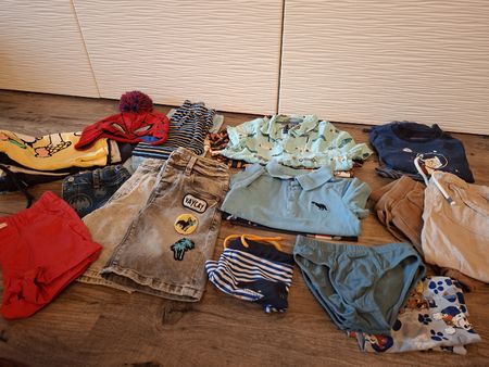 Kleiderpaket Junge, 25 Teile, Grösse 98/104