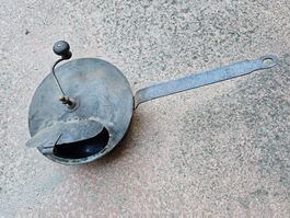 Ancienne poêle à torréfier (café, châtaignes,...)