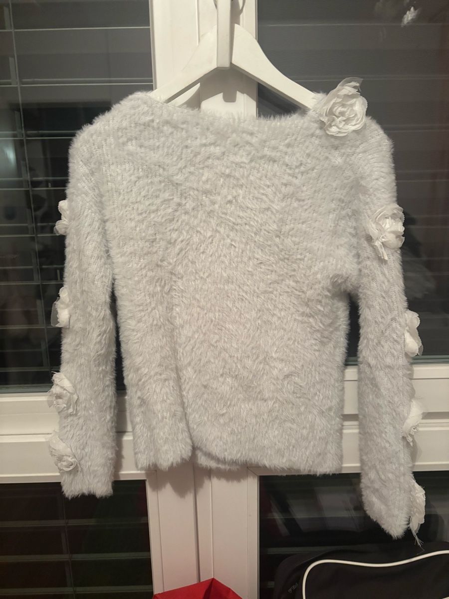 Pullover & Sweatshirts: Weisser Pullover mit Dekoration – Gebraucht aus Arbon von Ursula_566 1