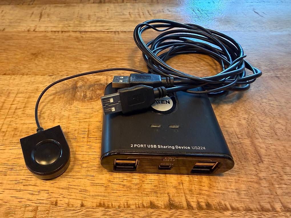 Hub & Switch: Aten Us224 2-port USB Switch – Usato da Bern venduto da schaermu