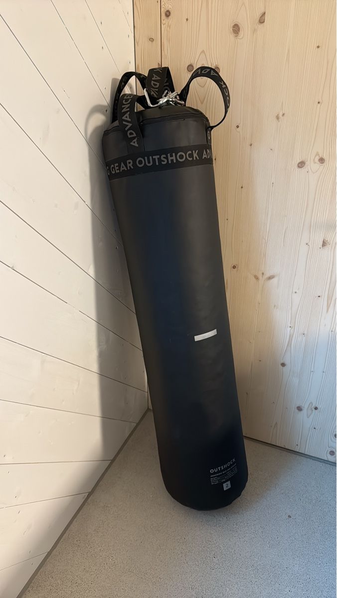 Decathlon Sacchi da boxe: Advance Gear Outshock Boxsack – Usato da Morschach venduto da alexger