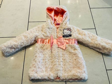 Hello Kitty Winterjacke, Grösse 98-104, neuwertig!