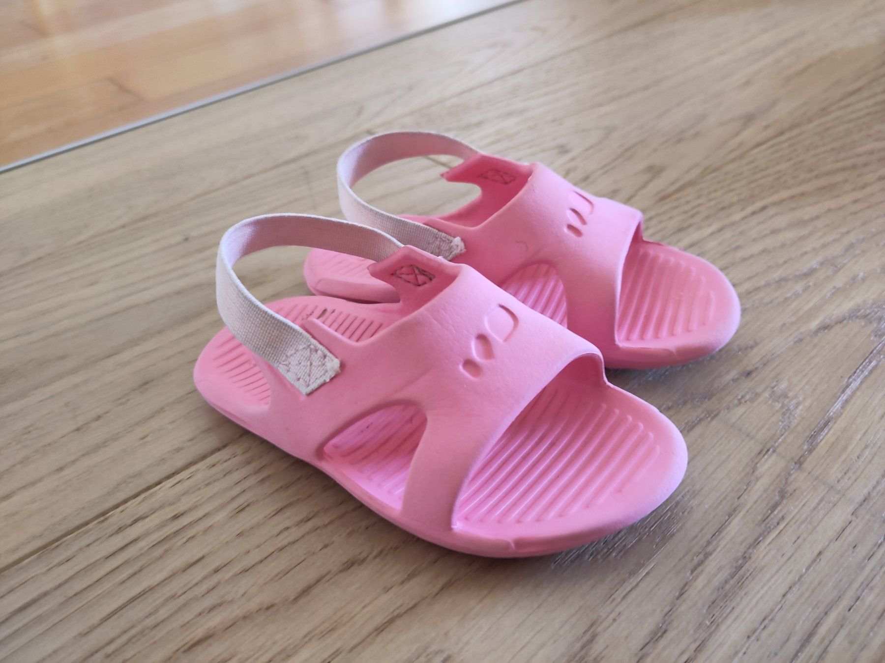 Schuhe für Mädchen: Sandales d'été pour enfant, pointure 22, lot de 3 – Gebraucht aus Martigny von henkbarb 3