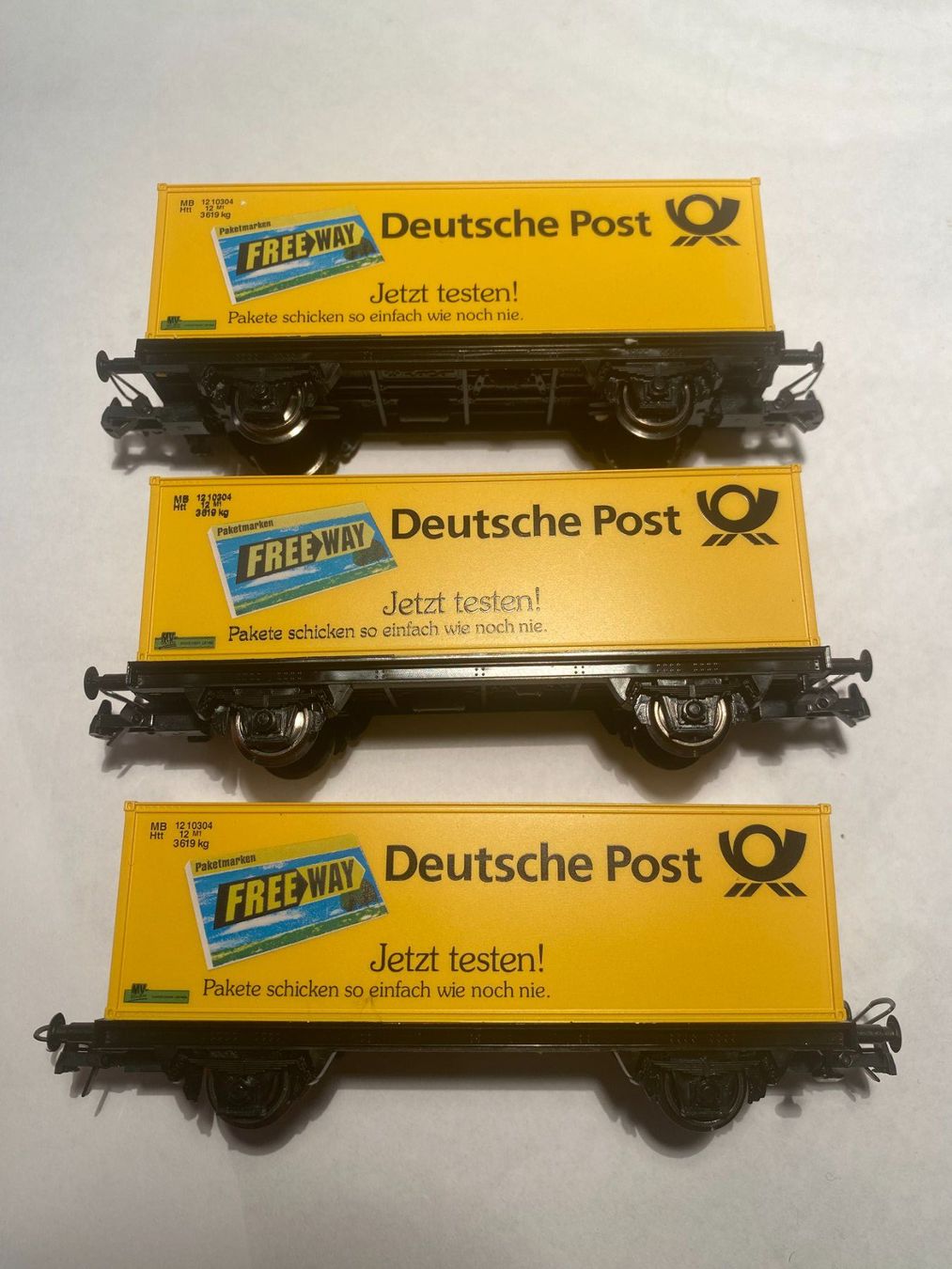 Roco Modellini di ferrovie: ROCO 3x 47251 Containerwagen "Deutsche Post Freeway" DB, DC – Usato da Buchrain venduto da Modellbahn11 1