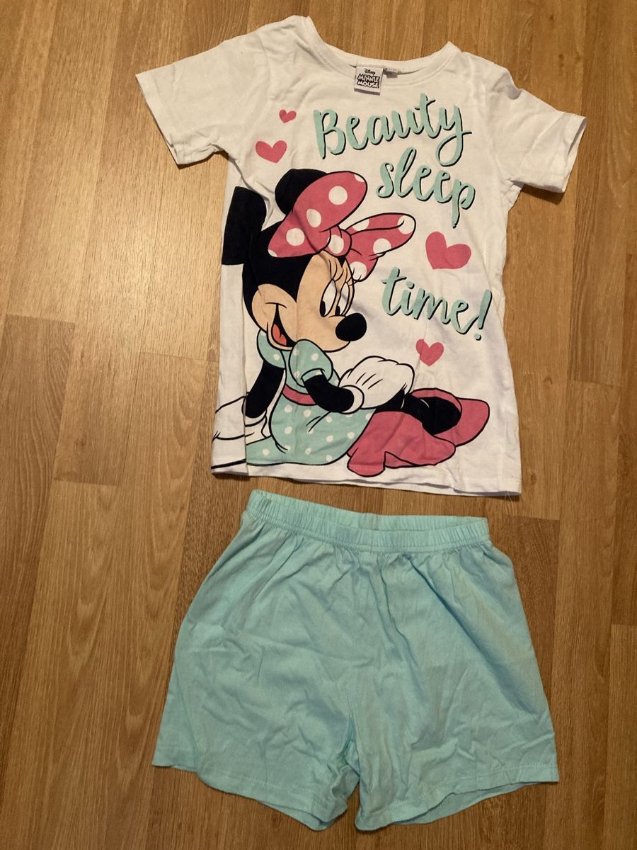 Pyjamas & Ähnliches: Minnie Mouse Shorty Pyjama Gr. 122/128 – Gebraucht aus Emmenbrücke von JJ_89