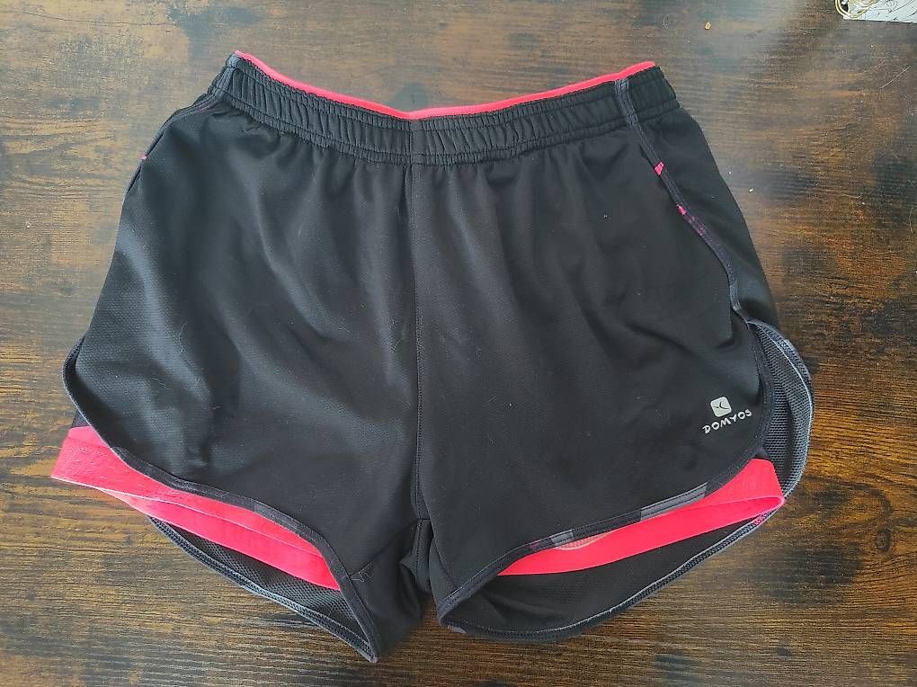 Pantaloni: Short sport Domyos – Usato da Bercher venduto da TBarra