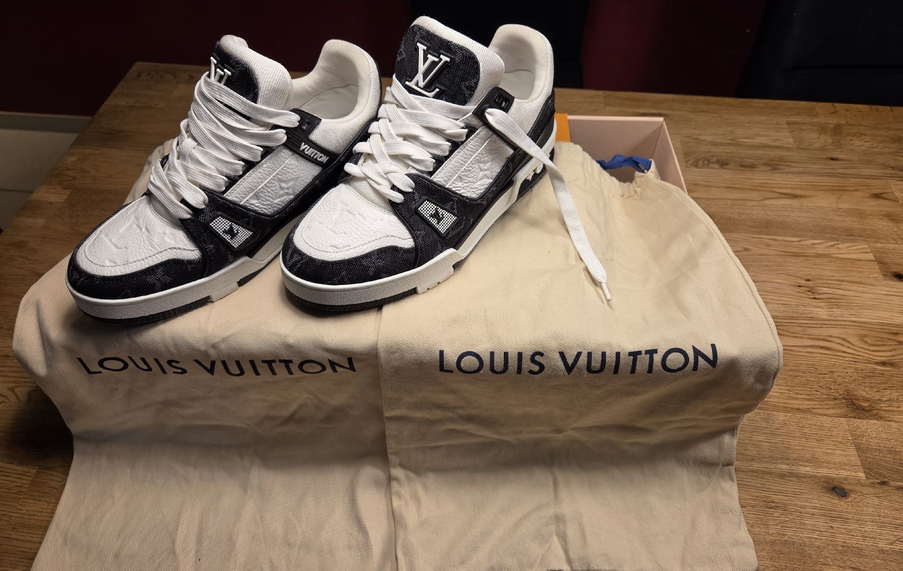 Herrenschuhe: Louis Vuitton Trainer 39 Neuwertig – Gebraucht aus Hinwil von Nicen