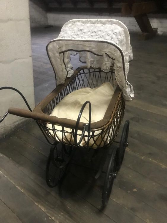 Alter Puppenwagen | Kaufen auf Ricardo