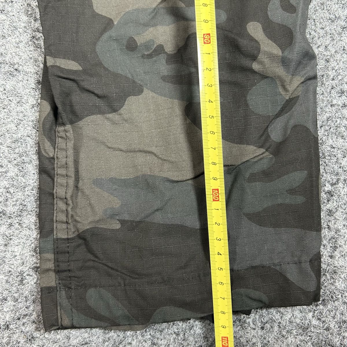 Pantaloni: Cargo camo pants  – Usato da La Sagne NE venduto da Matlasape 1