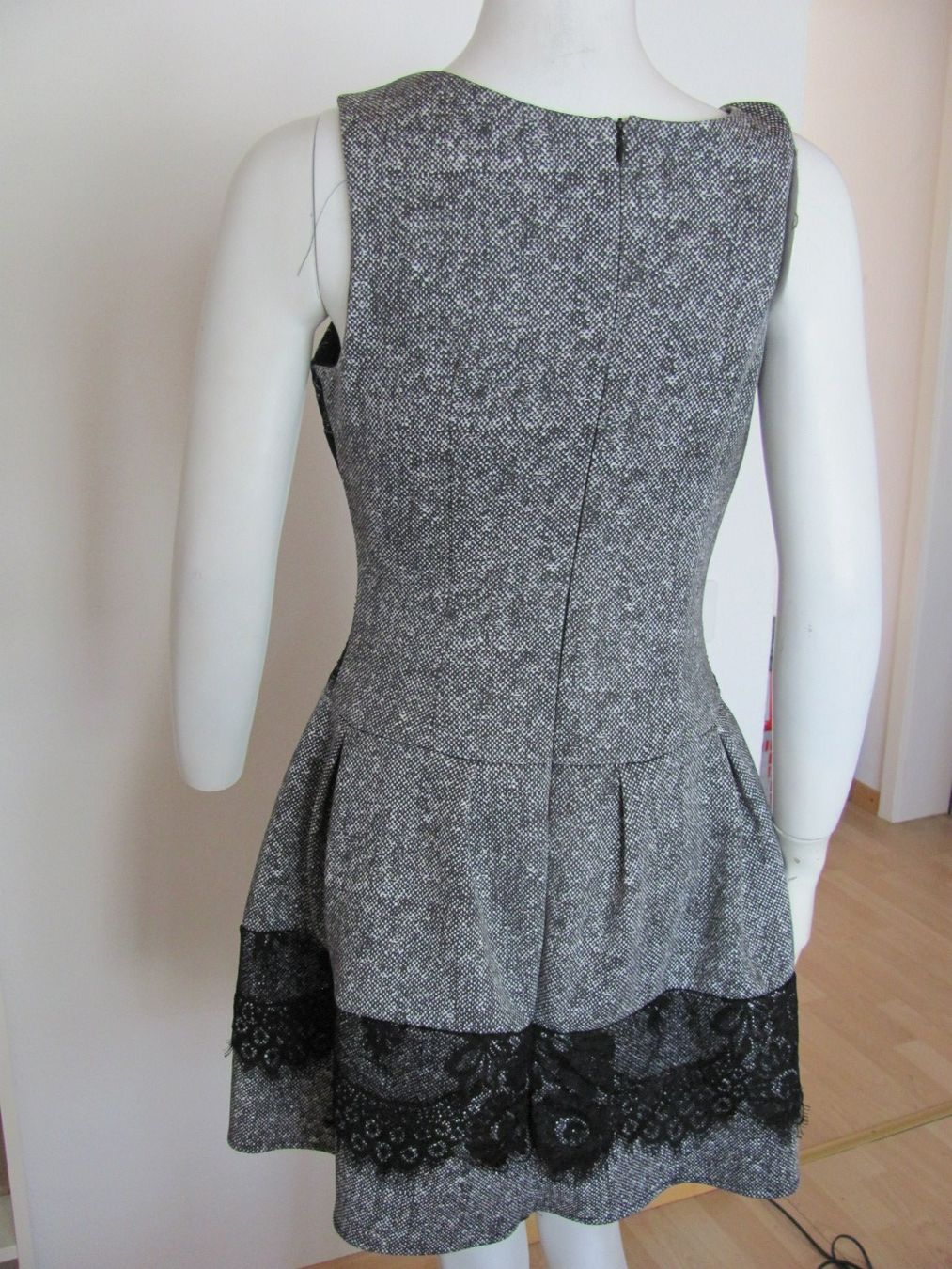 Vestiti: Schönes Kleid mit Spitze, grau Gr.L eher M – Usato da Gümligen venduto da Fantapanda 4