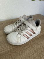 Adidas Turnschuhe, Grösse 30