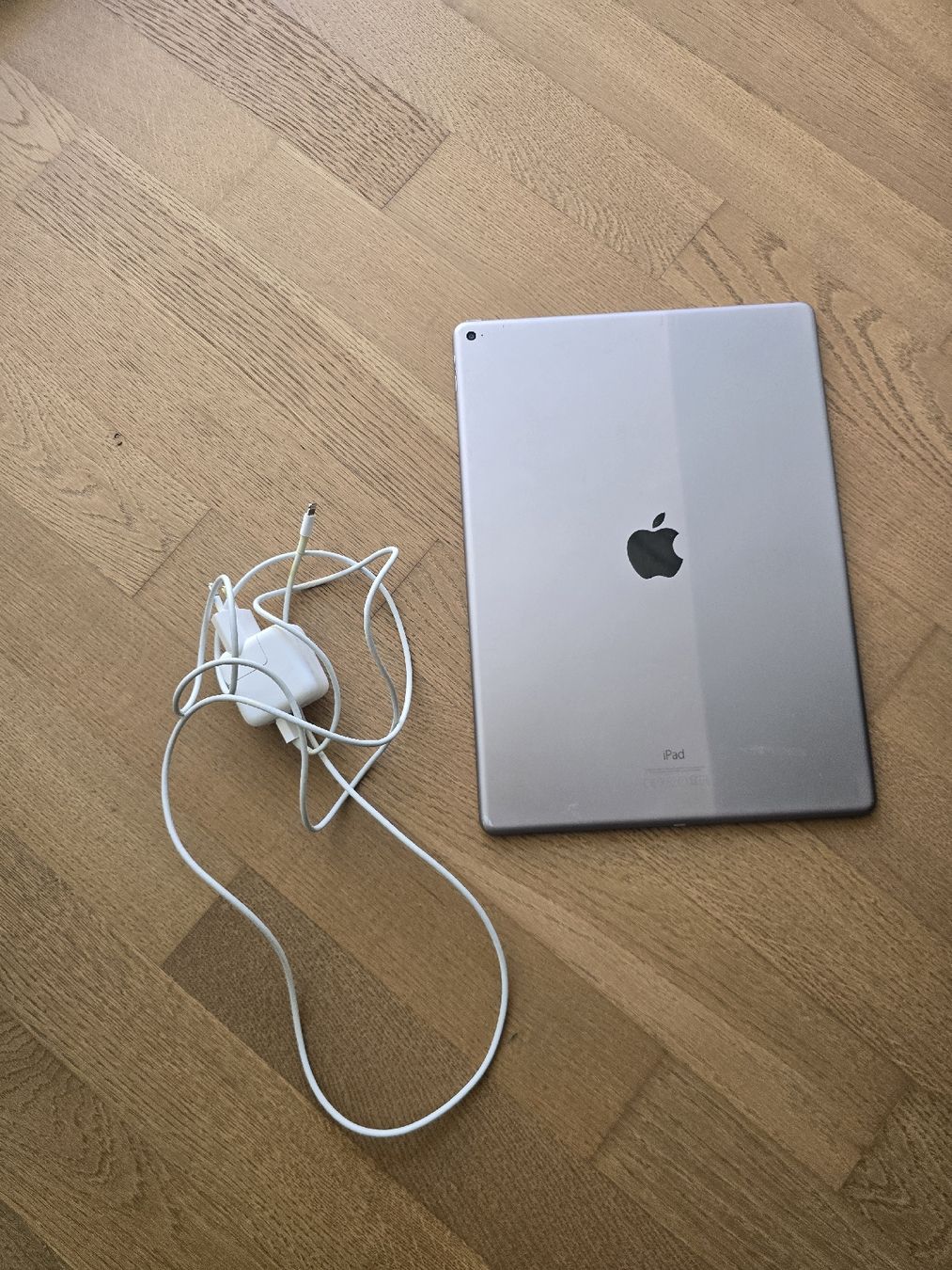 Apple Tablet PC: Apple iPad Pro 12.9 Zoll - 32 GB – Usato da La Tour-de-Peilz venduto da zugM 1