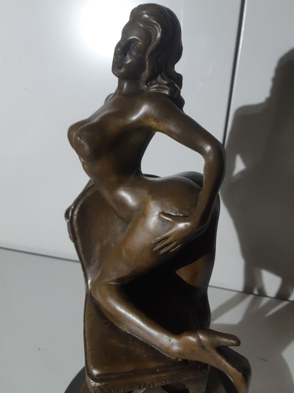 Sculture & Statue: Auf Stuhl knieender Bronze Akt – Usato da Grindelwald venduto da carro5 1