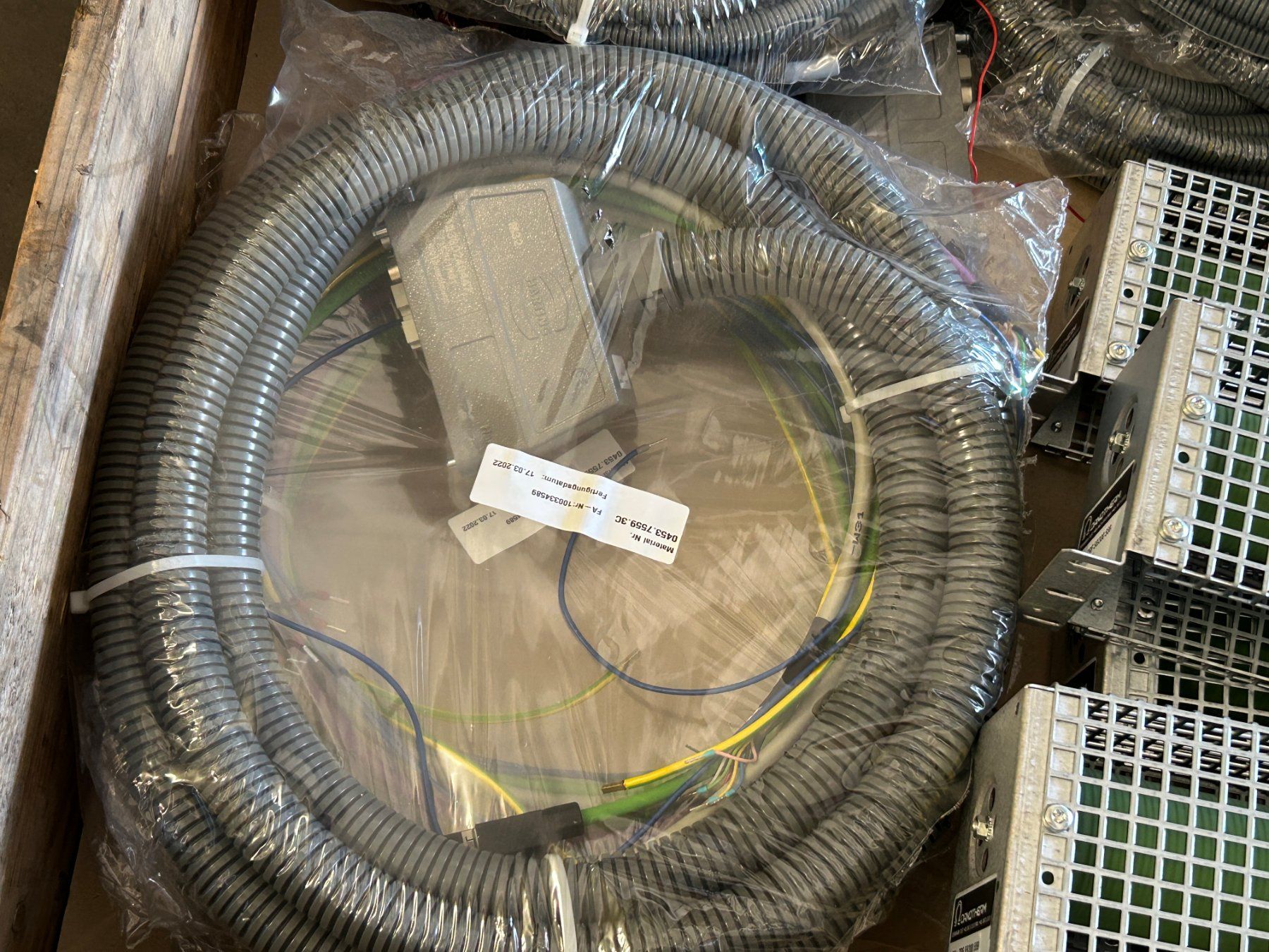 Componenti elettronici: Palette voller Elektromaterial – Nuovo (secondo la descrizione) da Zofingen venduto da Maschinenfabrik 1