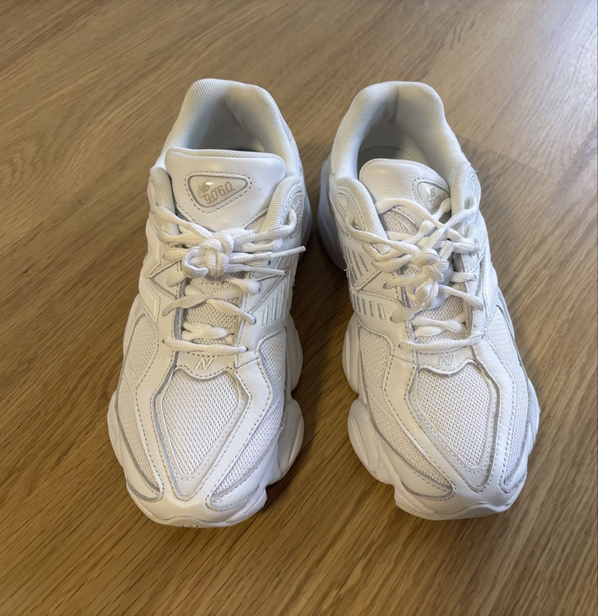 New Balance Scarpe da uomo: New Balance 9060 UNISEX Sneaker – Usato da Baden venduto da Tiffany6878