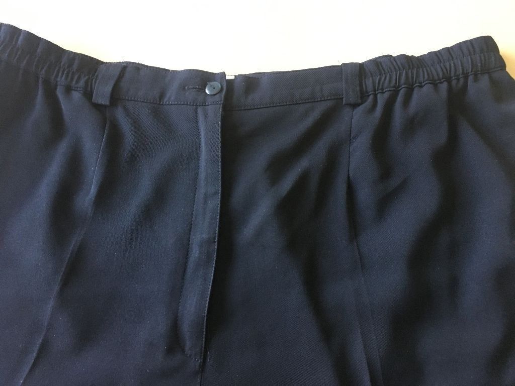 Pantaloni: Capri-Hose, wadenlang, Gr.48, schwarz – Usato da Russikon venduto da Pebblybeach 4